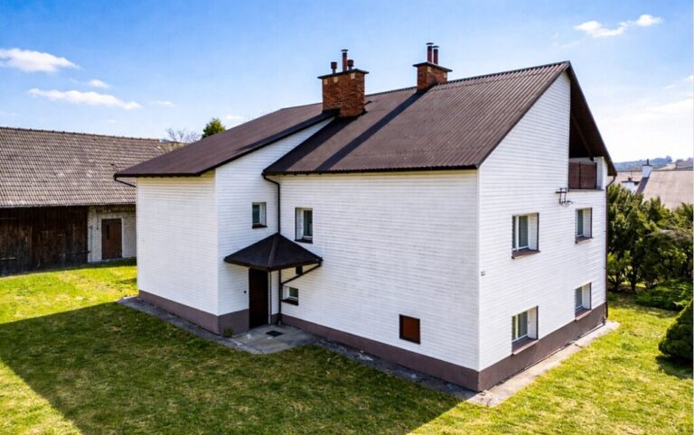 Dom wolnostojący na sprzedaż z 44ar działką.